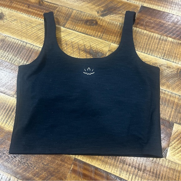 Beyond Yoga Black Fitted Crop Tank Top - Picture 3 of 4